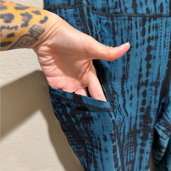 TORRID blue and black tie dye active set - Picture 6 of 9